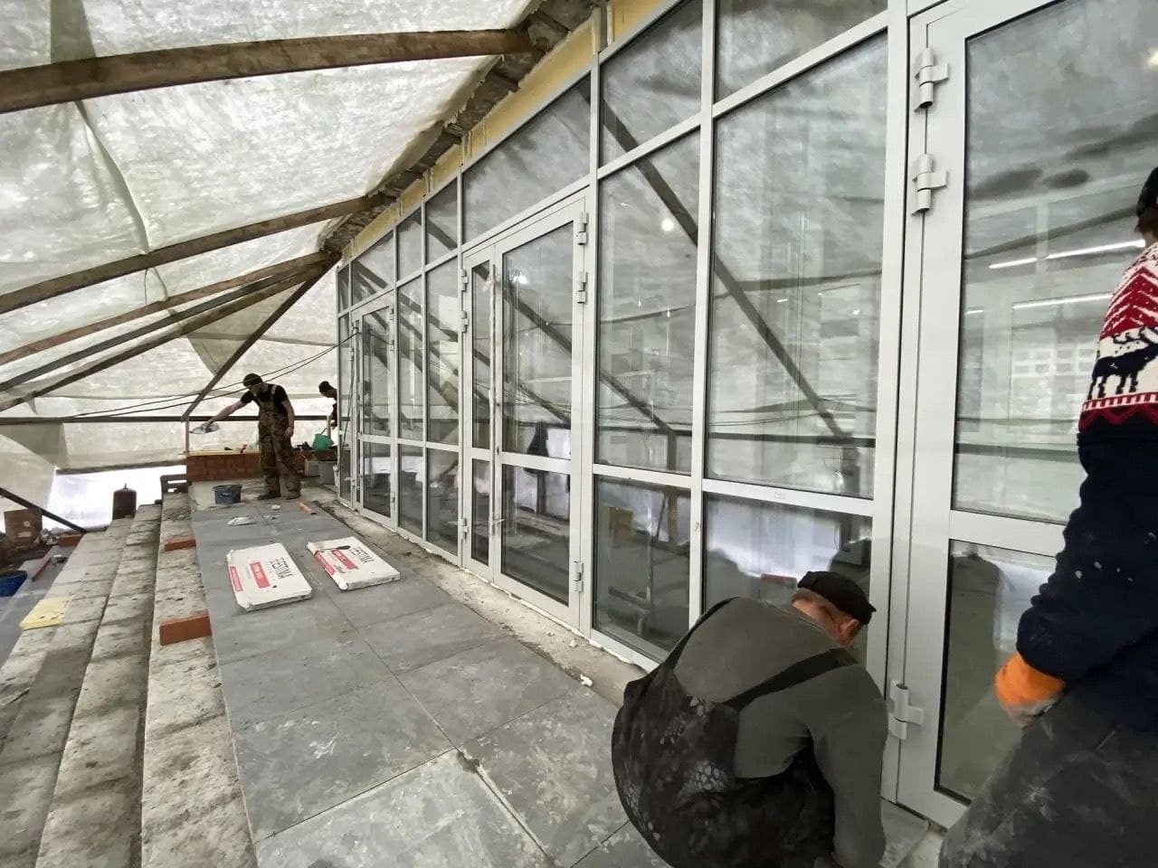 Защитная плёнка: Safety 300(с двух сторон стекла)